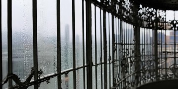 阳台封闭物业有权制止吗？